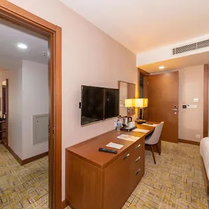 Land Park فندق